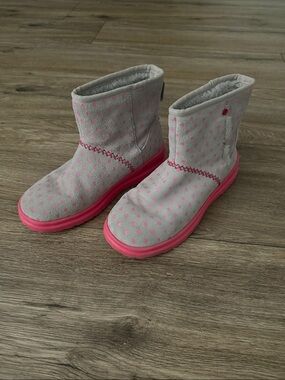 Womens Pink Heart Winter Boots - Cozy Lined Uggs